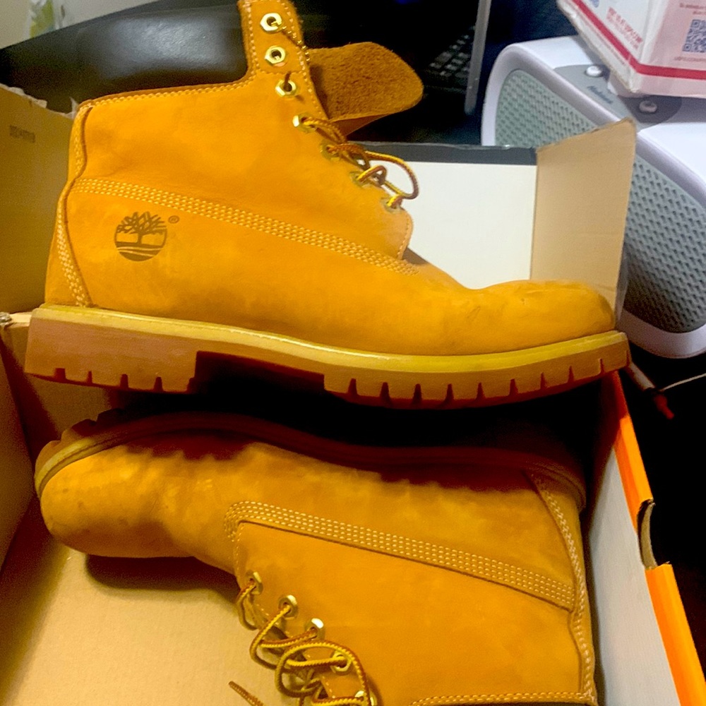 Timbalands 8 1/2 mens shoe for sale